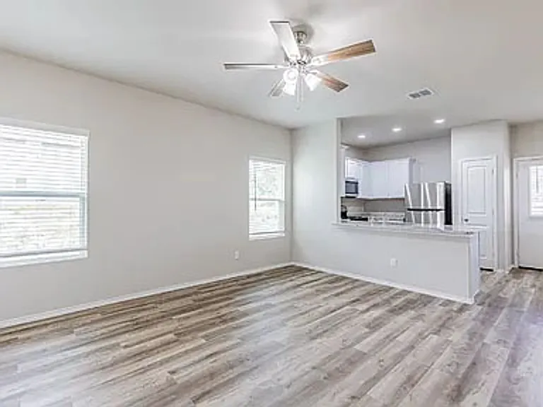 169 Damon Dr — Photo 5