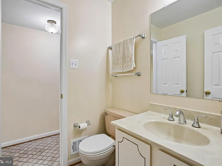 6604 Tina Ln — Photo 12