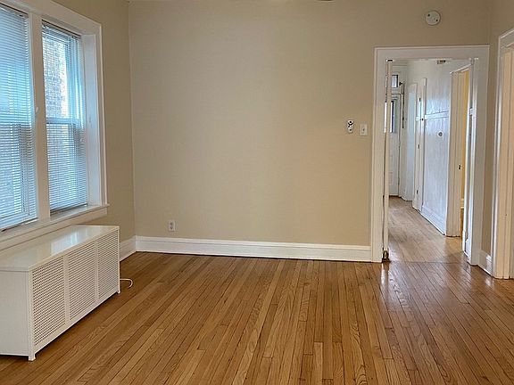 4th image of 3622 N Whipple St #1