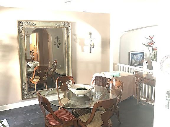 Dinning room tiled floor