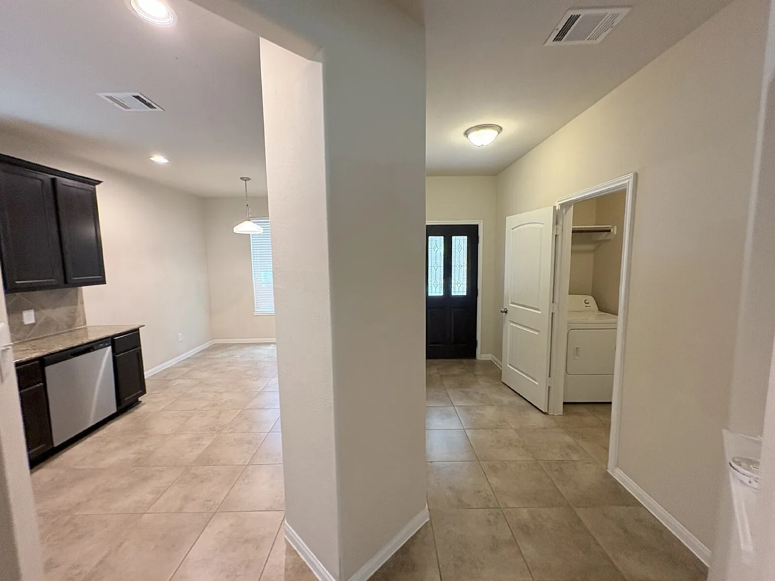 4 bed, 2.5 bath, 2004 sqft, $2,100 — Photo 3