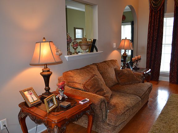 4th image of 423 Browning Dr