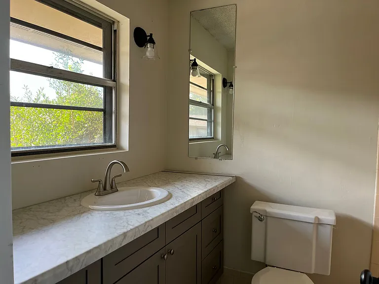 2307 Colony Dr SW — Photo 11