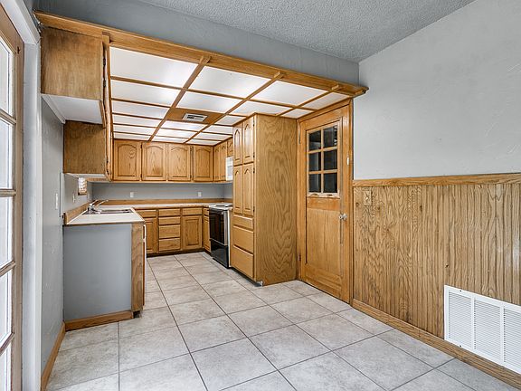 3rd image of 2604 Greystone Ct