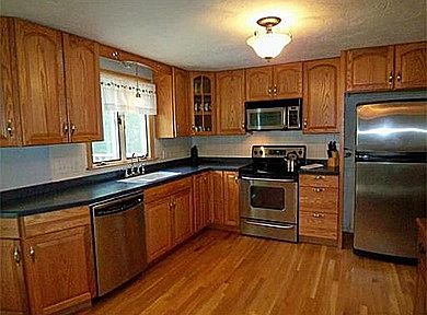 Kitchen - all hardwood 