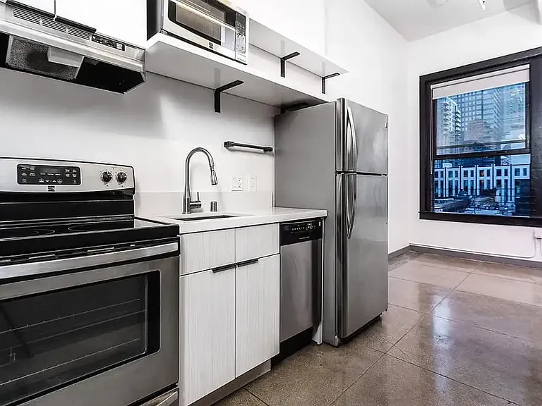 1411 Valencia St — Photo 7