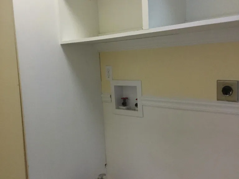 Washer & dryer hook ups.