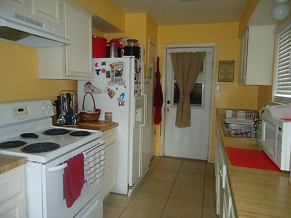 4th image of 15927 Rosebriar Dr