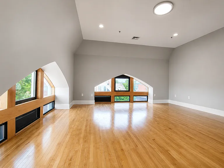 Cabot Street Apartments Historic Charm in Downtown Beverly — Photo 6