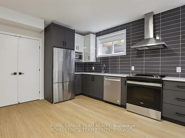 47 Grosvenor Ave #1 — Photo 8
