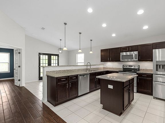 4th image of 8478 Island Dr