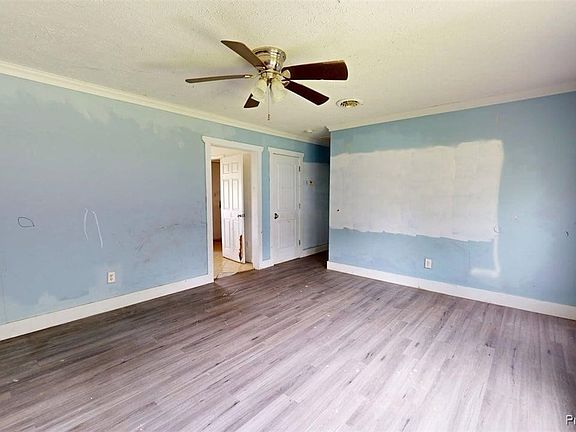 4th image of 128 Robins Point Ave