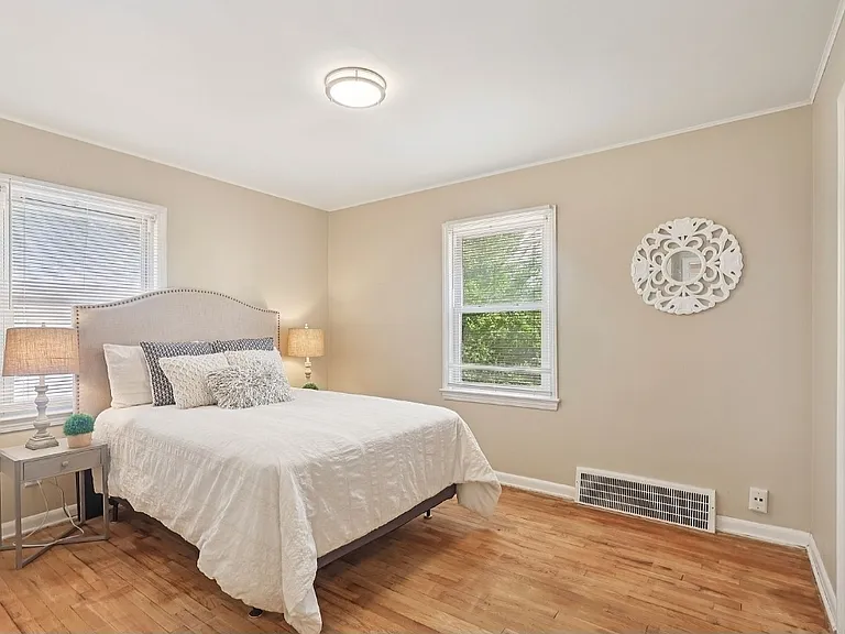 446 Huntmere Dr — Photo 16