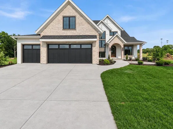 W184N5172 Sunrise LANE, Menomonee Falls, WI 53051