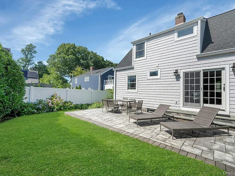 4 Lorraine Dr — Photo 30