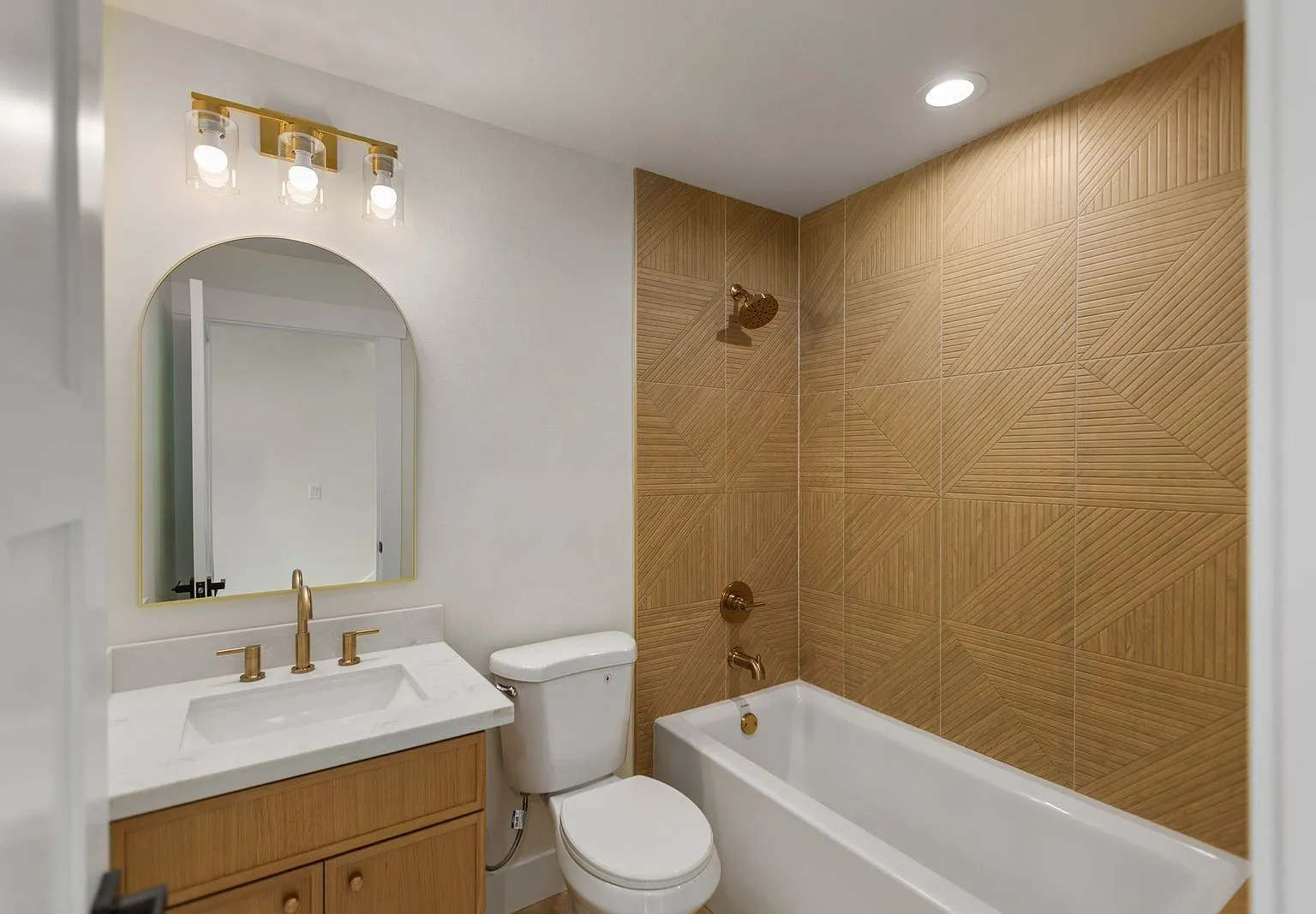 2 bed, 1088 sqft, $3,950 — Photo 4