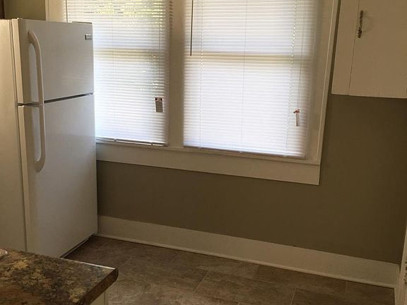 5th image of 1044 Dalzell St APT 3