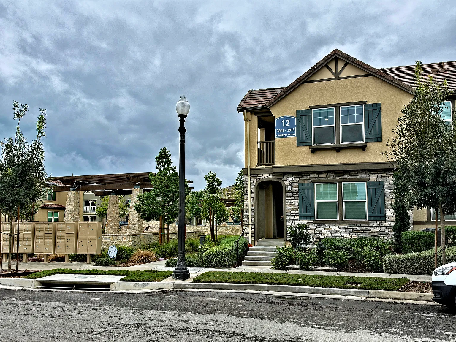 3 bed, 2111 sqft, $3,300 — Photo 1