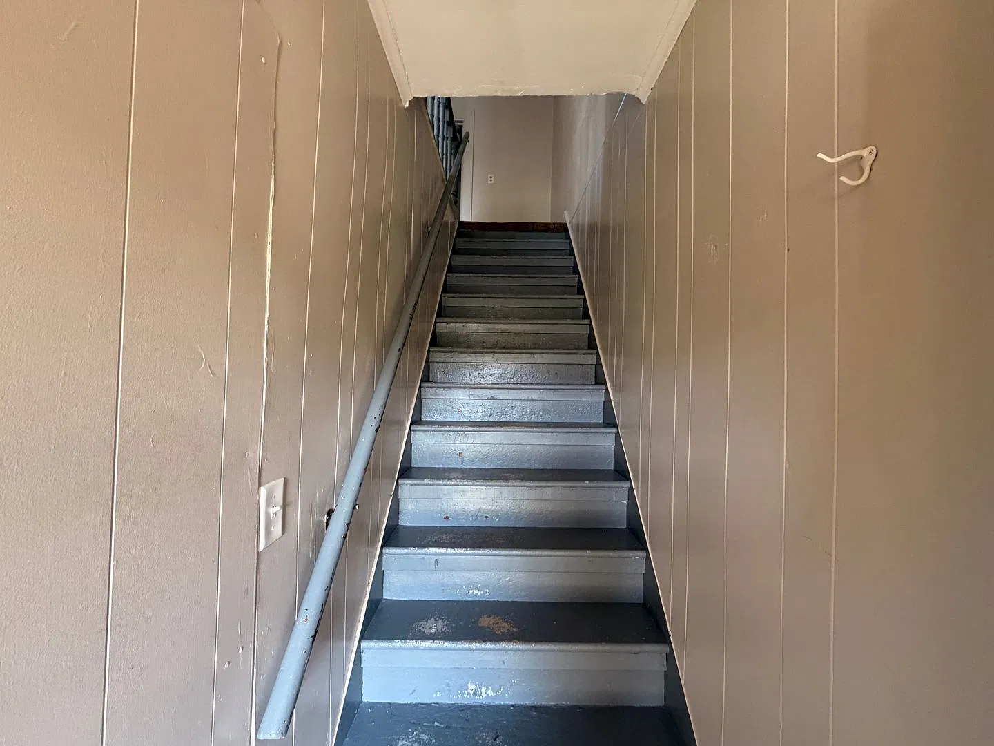 618 W Messenger Street — Photo 2