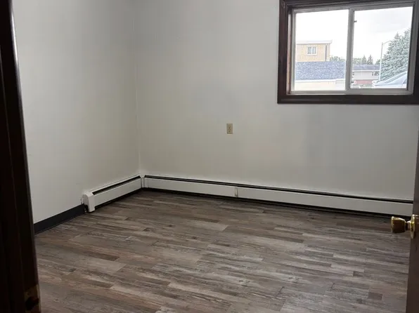 406 17th St Nw, 406 17th St NW APT 3, Mandan, ND 58554