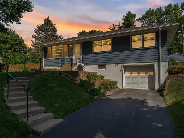 463 Eldridge Ave W, Roseville, MN 55113