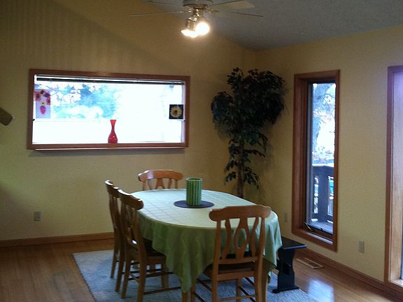 Large Dining with Lakeviews