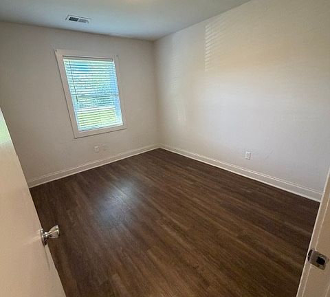 4th image of 1631 Memminger Ave