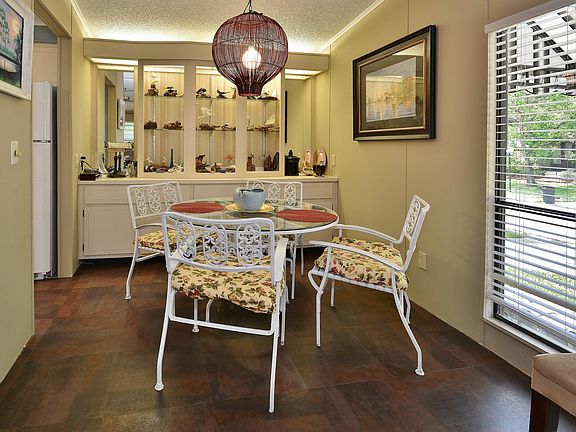 5th image of 9 Niagara Falls Cir