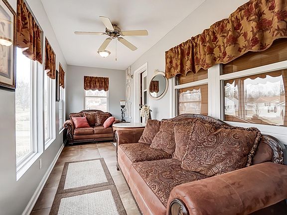 5th image of 3859 Winthrop Dr