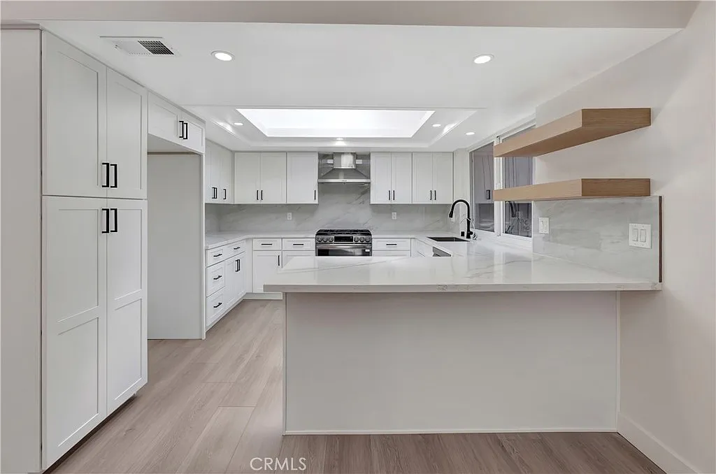 4 bed, 1941 sqft, $6,350 — Photo 1