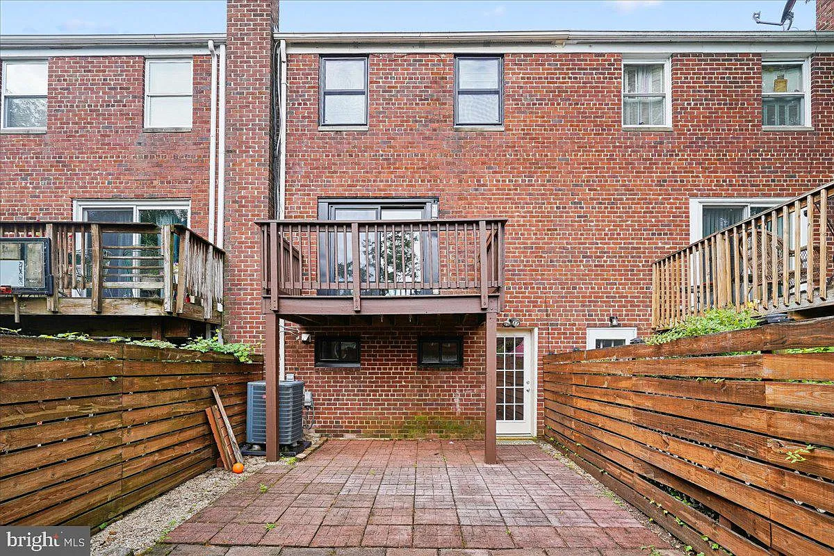3 bed, 1603 sqft, $3,650 — Photo 2