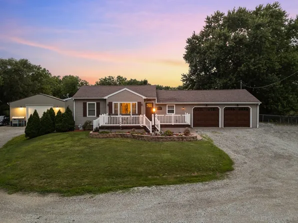 626 S Mississippi St, Blue Grass, IA 52726