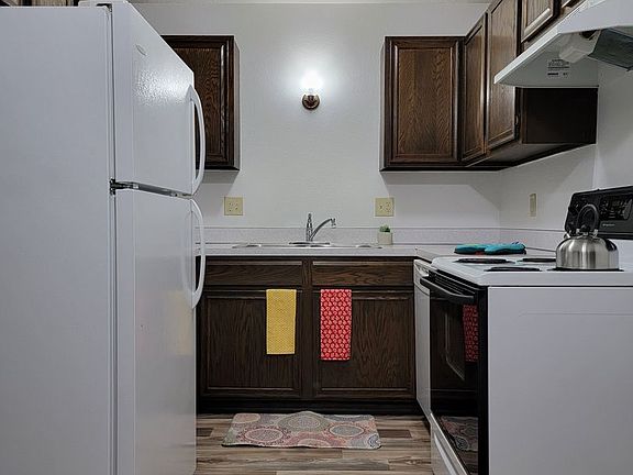 3rd image of 1015 12th St NE #3