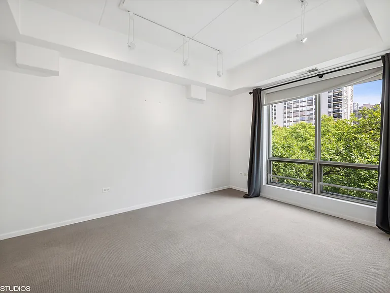 1422 N La Salle St #302 — Photo 8