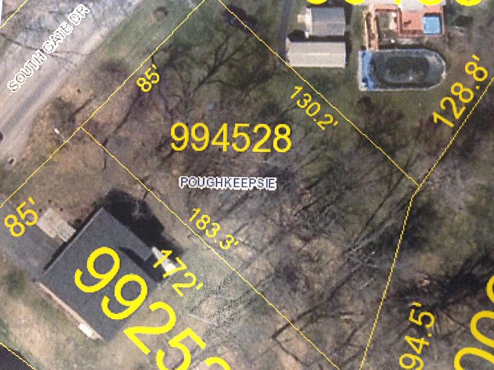 2nd image of 105 S Gate Dr