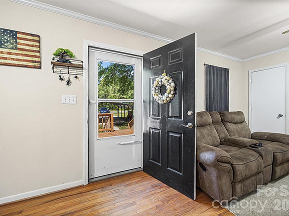3rd image of 805 Yarborough Rd