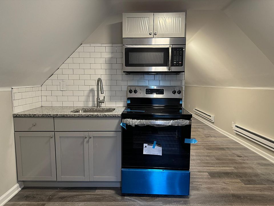 Full kitchen with granite countertops
