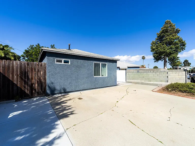 715 Acacia Ave — Photo 28