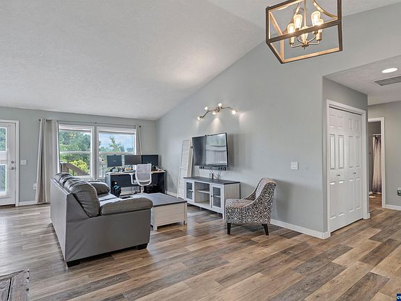 4th image of 1465 Orchardview Ave NW
