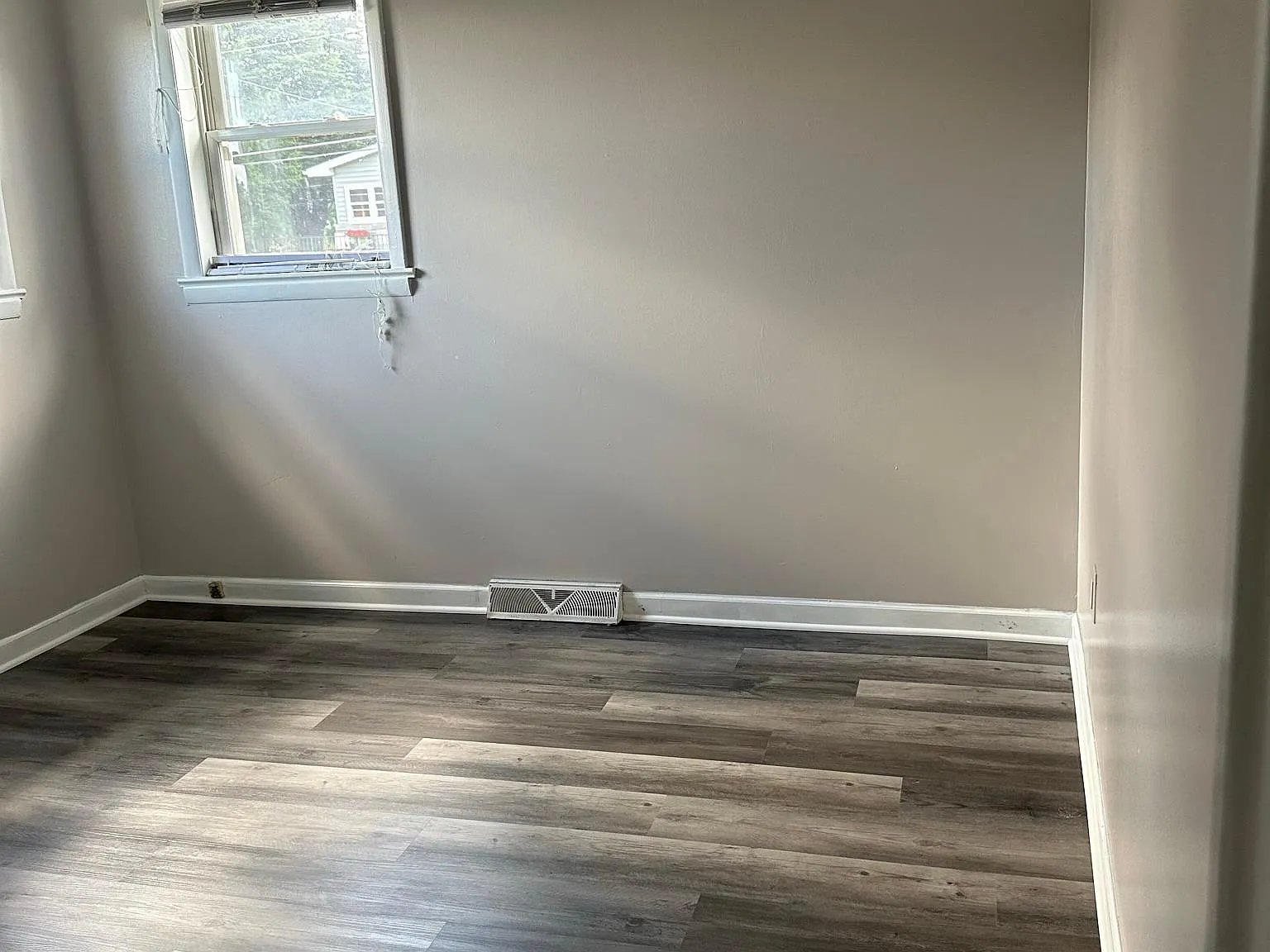 1 bed, 1150 sqft, $995 — Photo 4