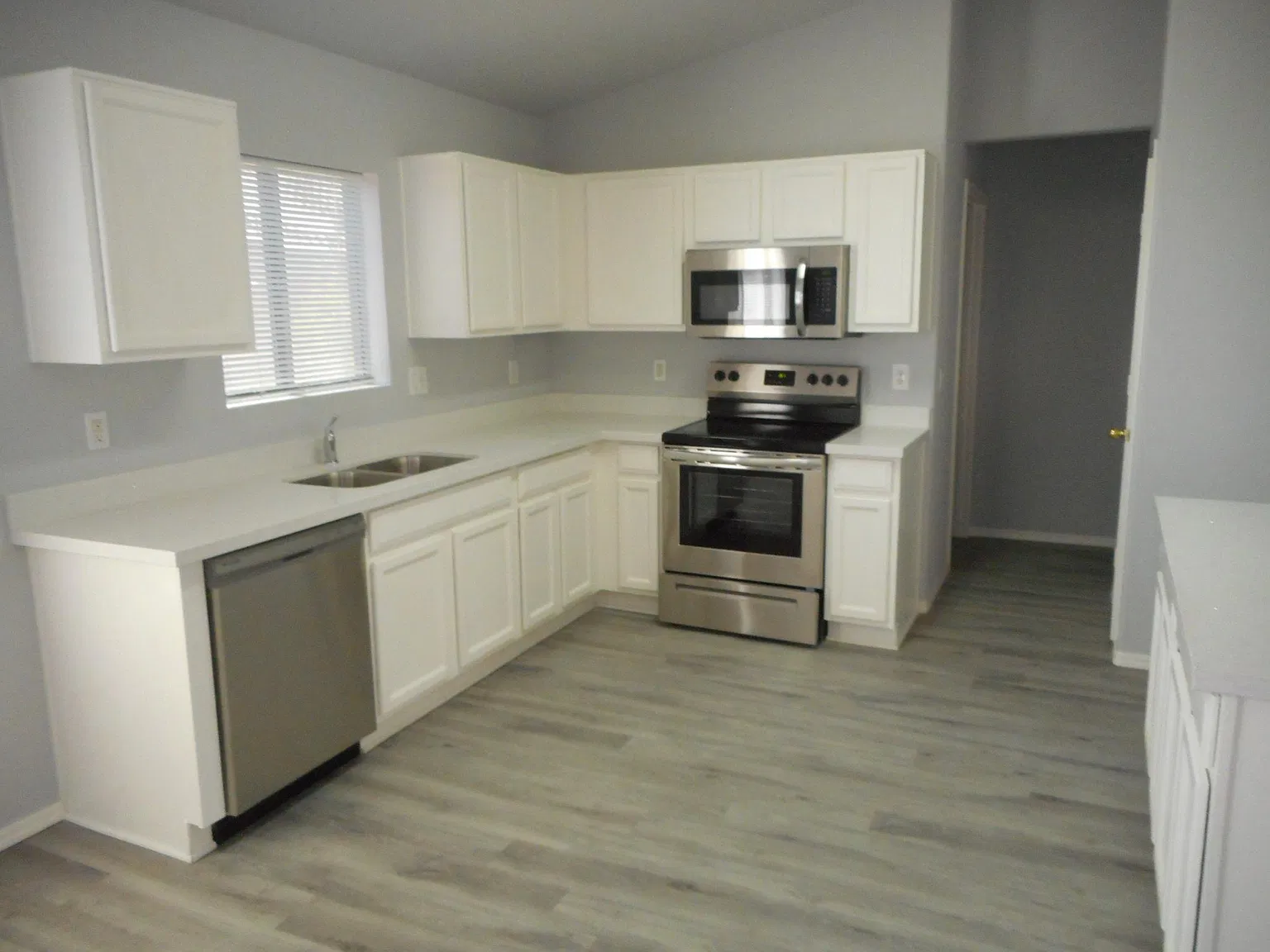 4 bed, 1571 sqft, $1,950 — Photo 2
