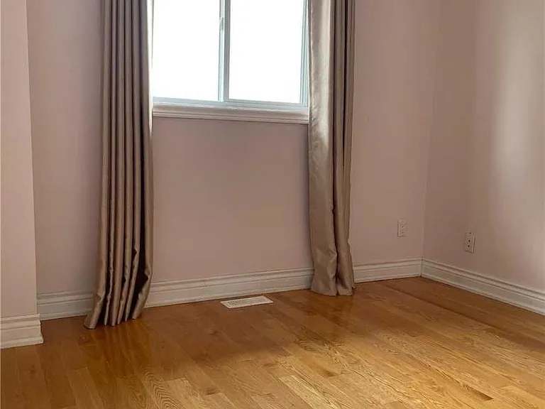 5295 Thornwood Dr #UPPER — Photo 13