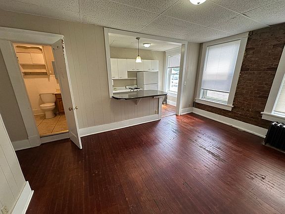 4th image of 202 E Jefferson St #28