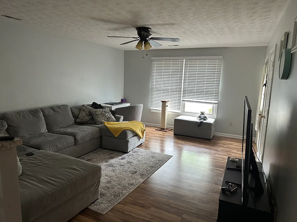 1123 Trails End End
