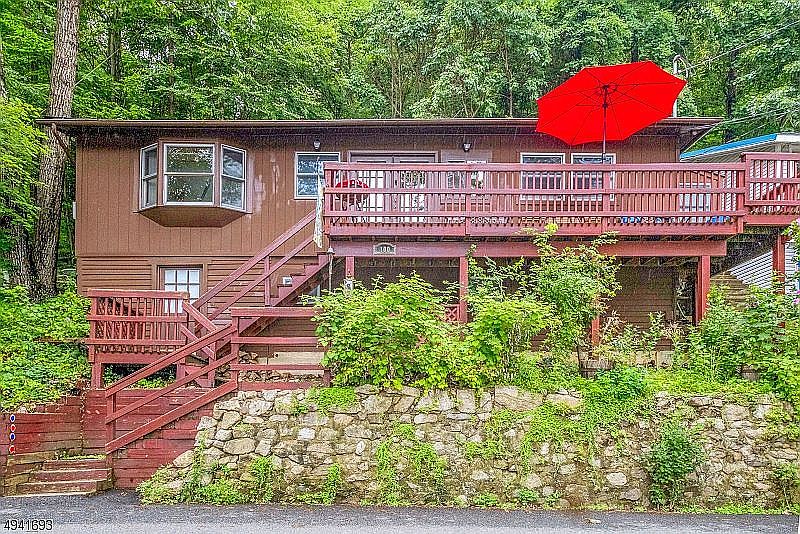 1st image of 100 Lakeside Dr