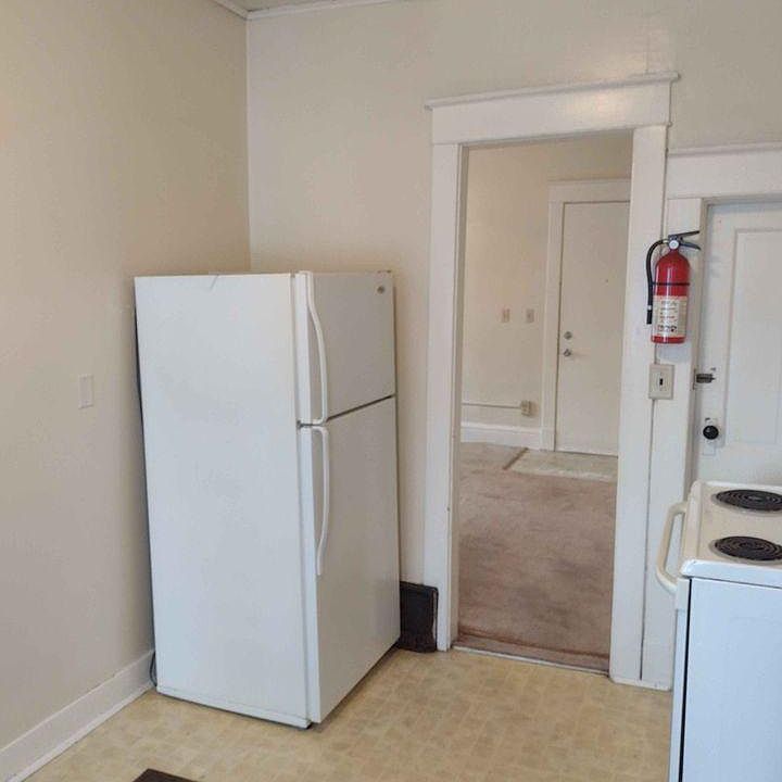 1st image of 215 W Sycamore St #1