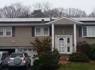 13 Dartmouth Dr, Deer Park, NY 11729