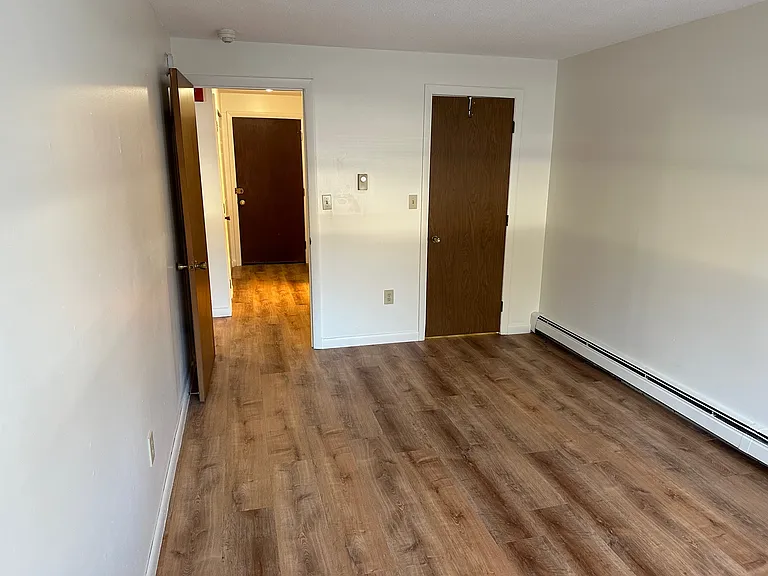 Huntington North — Photo 12