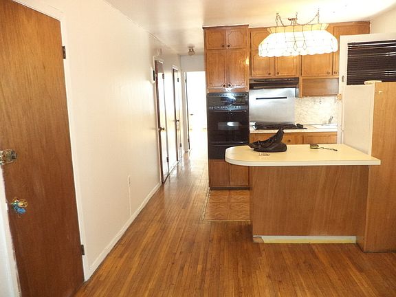 2nd image of 666 E 79th St #1