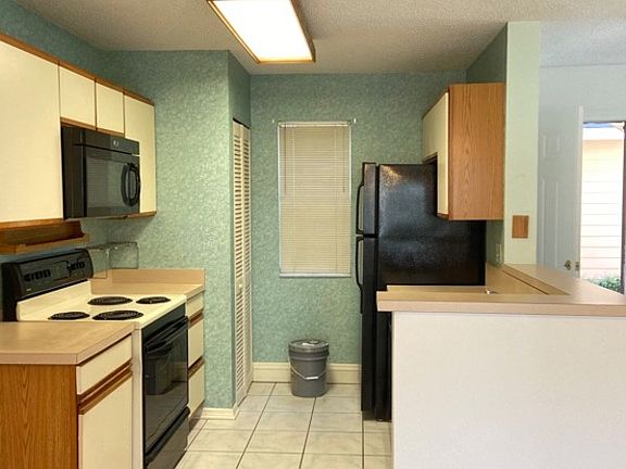 3rd image of 637 Greencove 137 Ter